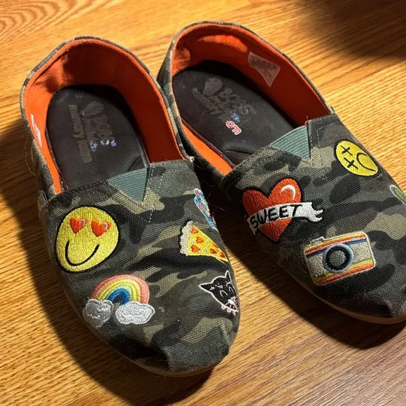 Bob’s Fun Camouflage Slip-On Women’s Shoes with Patches - Picture 1 of 8